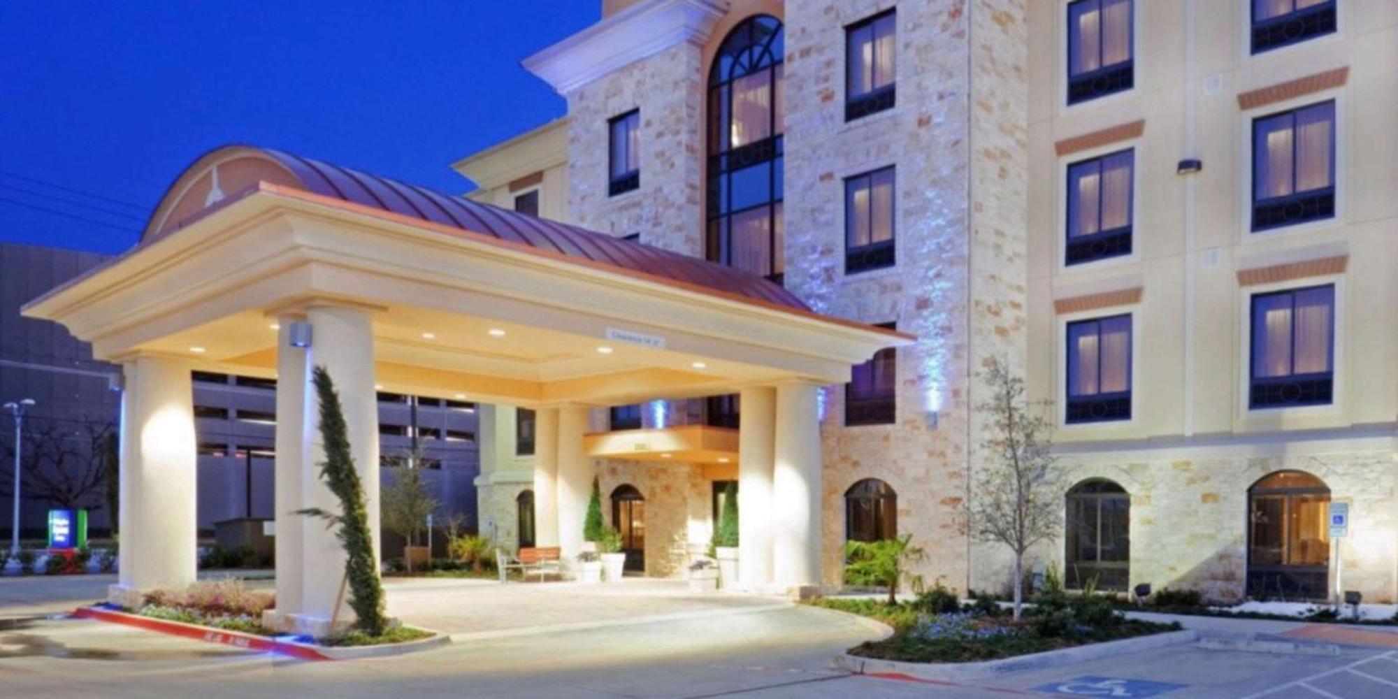 Comfort Inn & Suites Dallas Medical-Market Center Exterior foto