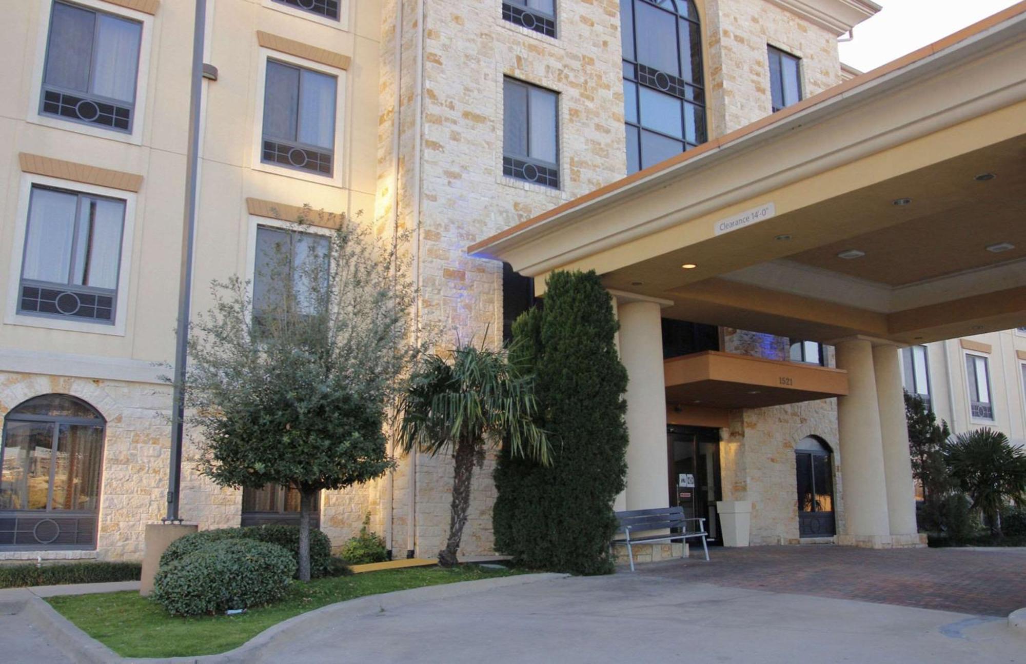 Comfort Inn & Suites Dallas Medical-Market Center Exterior foto